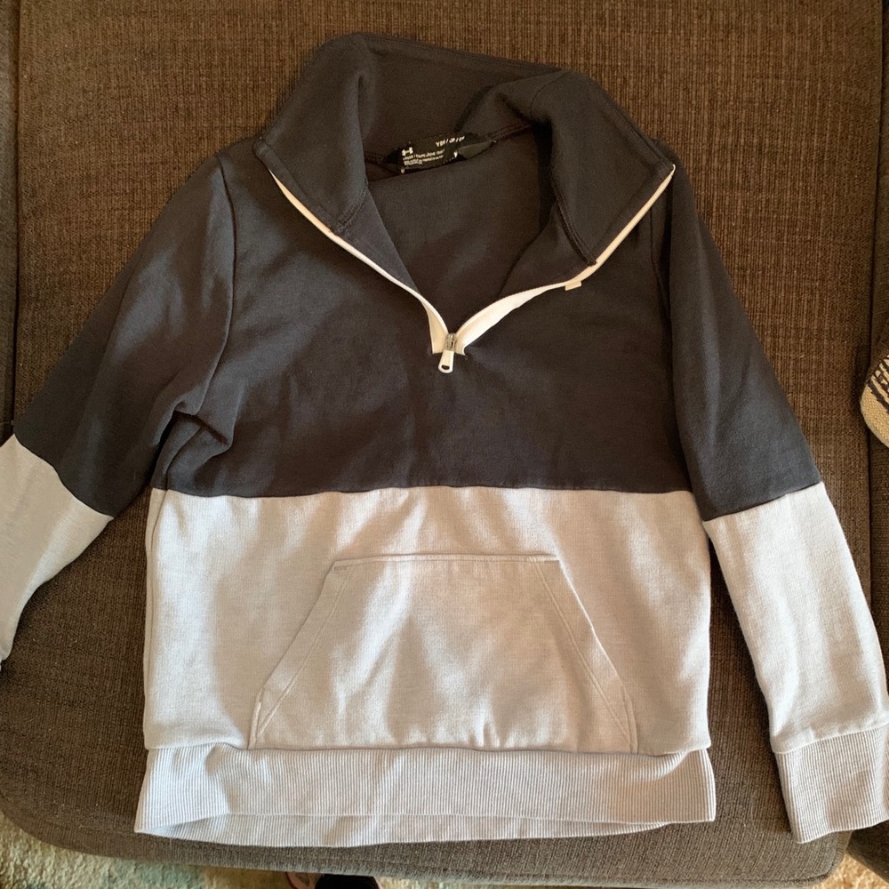 Girls under armour pull over